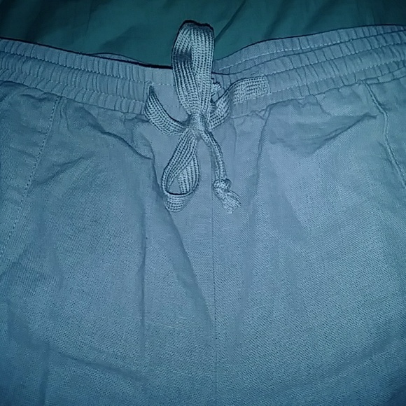 Shorts - Picture 2 of 4